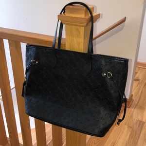 Black neverfull monogram bag